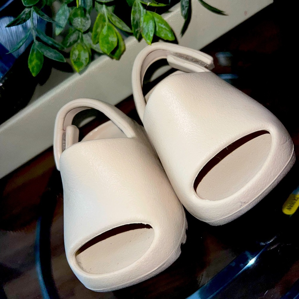 Yeezy slide size 3 baby